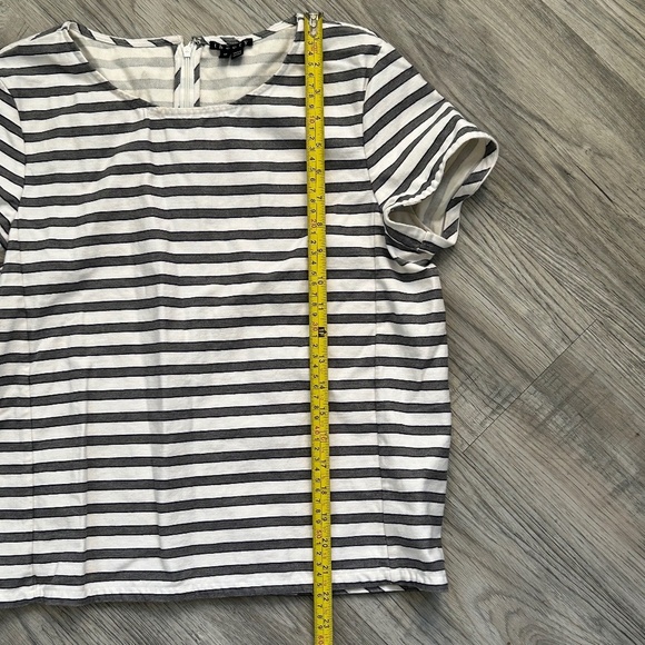 Theory Striped Top with Zipper Closure Sz 12 - Picture 6 of 9